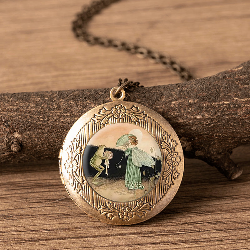 Vintage Cartoon Frog Angel Fairy Princess Glass Dome Photo Frame Locket Necklace