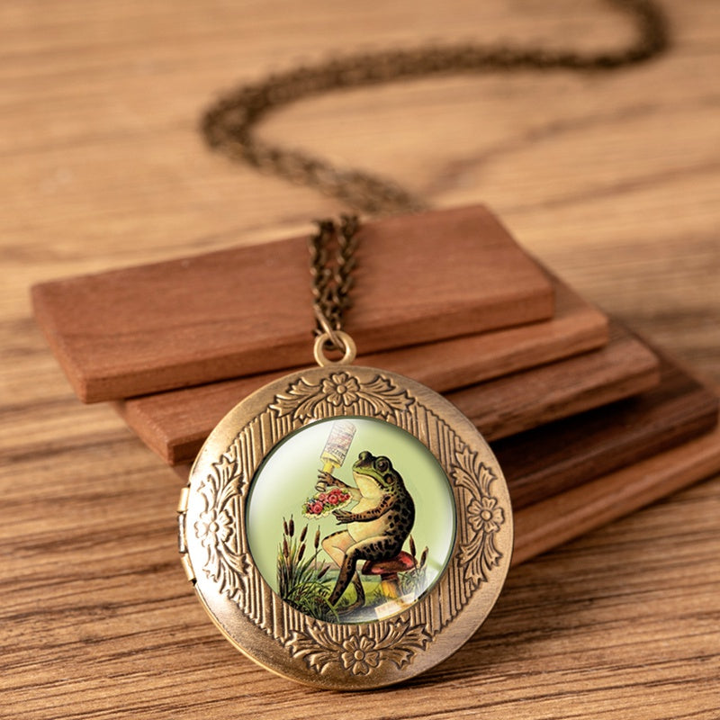 Vintage Cartoon Frog Angel Fairy Princess Glass Dome Photo Frame Locket Necklace