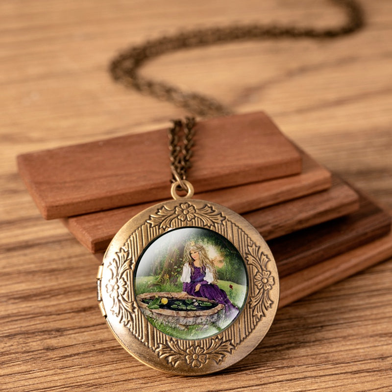 Vintage Cartoon Frog Angel Fairy Princess Glass Dome Photo Frame Locket Necklace